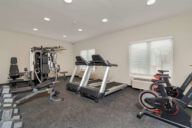 Foto del edificio - 235-241 Ridge Rd