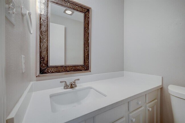 Foto del edificio - 5950 Woodway Place Ct