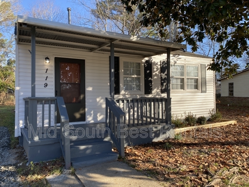 Primary Photo - 119 Roosevelt Rd