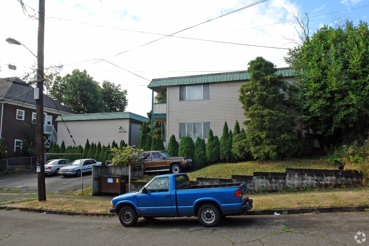 Building Photo - 1328-1346 SE Boise St