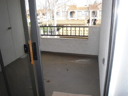 Building Photo - 2295.00 Beautifully upgraded Condo, (West)...