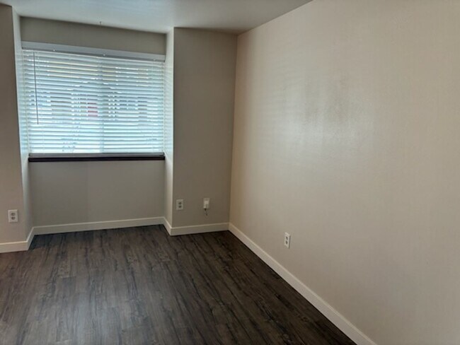 Foto del edificio - 12115-12117 BG Sutton Place