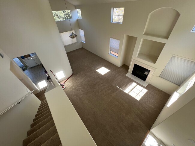 Building Photo - 113 Quintana Ct