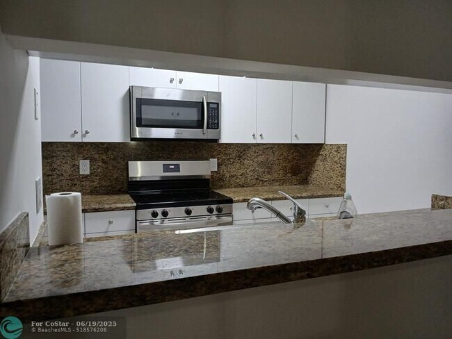 Foto del edificio - 11591 NW 43rd Ct