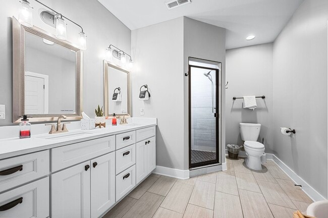 Foto del edificio - 1007 Dew St