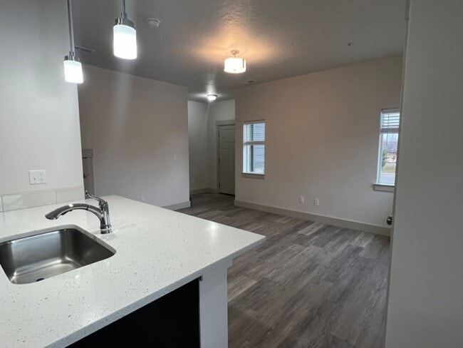 Building Photo - Sunbeam Townhomes Kuna