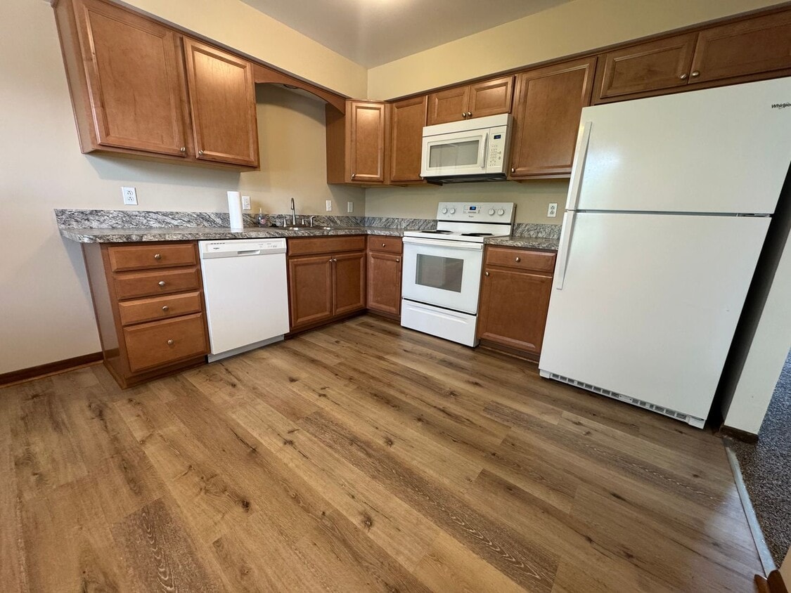 Primary Photo - 3 bedroom Perrysburg townhouse in Rossford...
