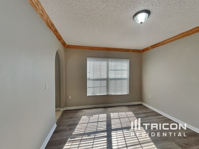 Building Photo - 12610 Lake Vista Dr
