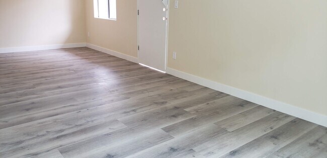 Foto del edificio - 815 N Benton Way
