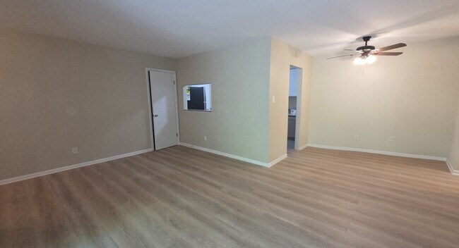 Foto del edificio - 705 Meadowbrook Dr