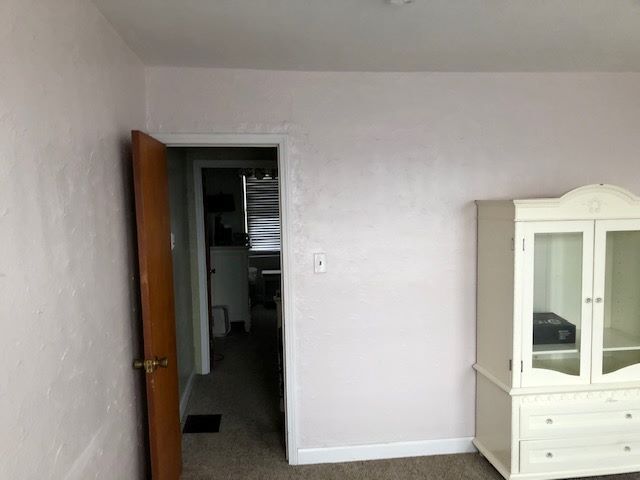 Building Photo - Beautiful McKees Rocks 2 BR