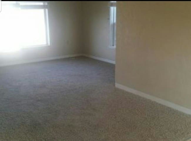 Foto del edificio - 1320 N. Irwin St.