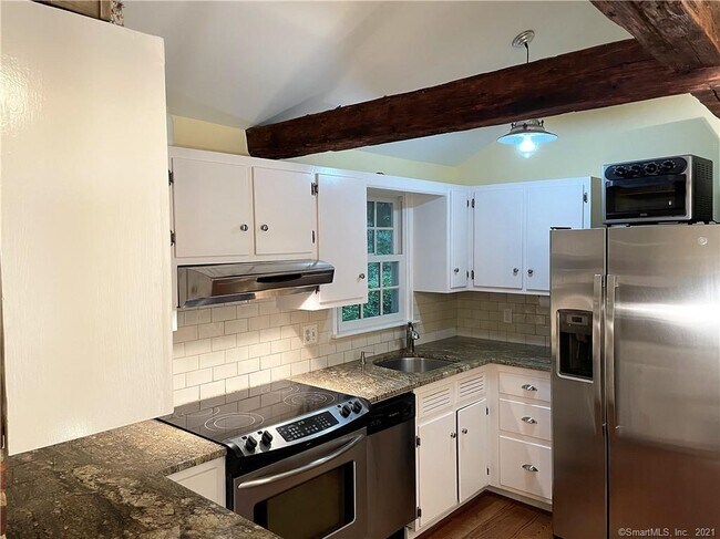 Building Photo - 10 Tall Trees Ln