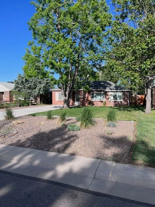 Building Photo - 2541 Oneida St