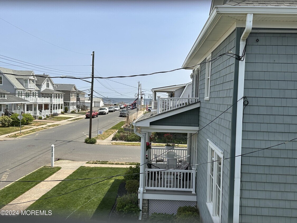 113 19th Ave Unit 2nd Floor, Belmar, NJ 07719 Room for Rent in Belmar