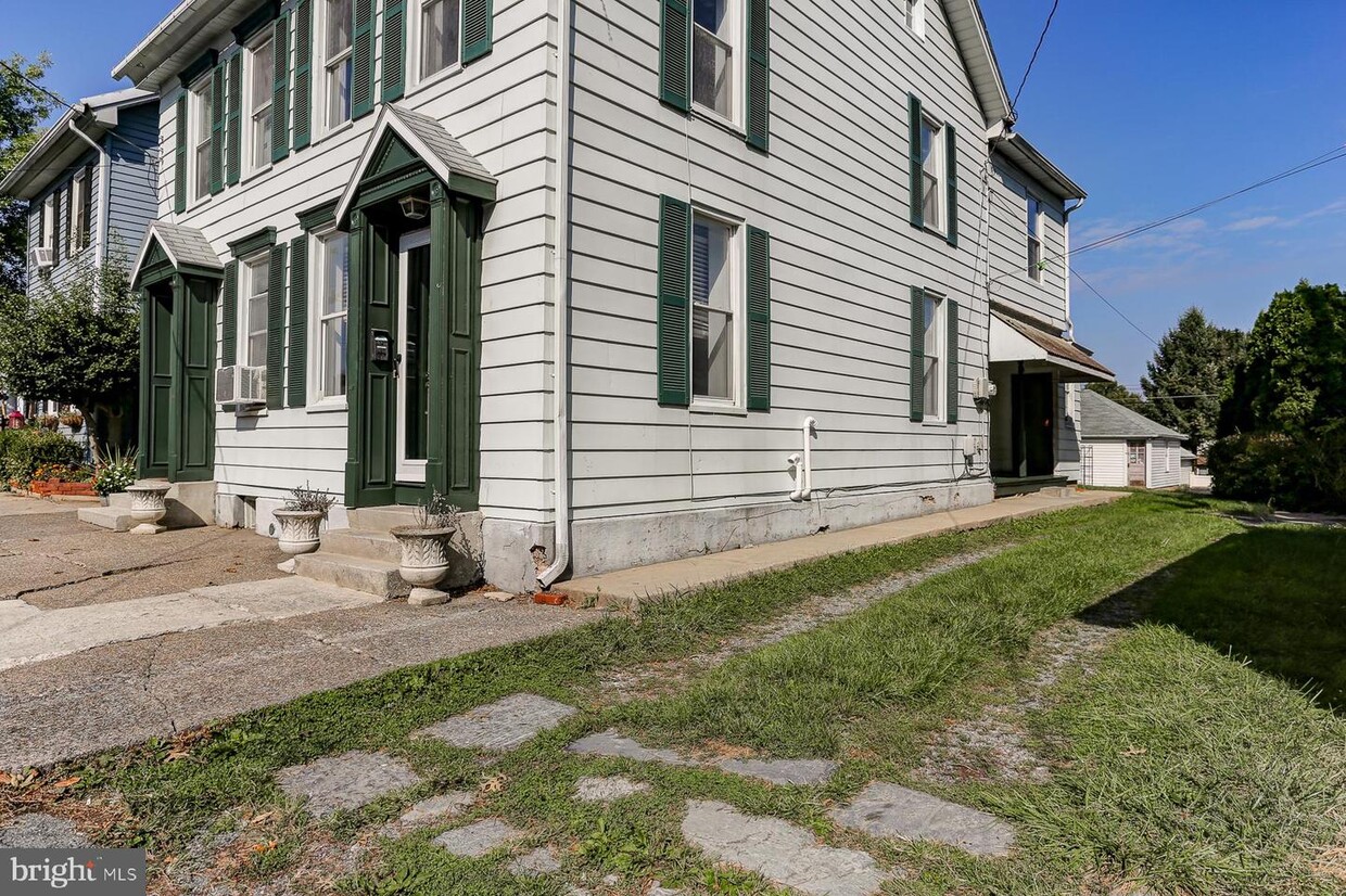 110 W Coover St, Mechanicsburg, PA 17055 House Rental in