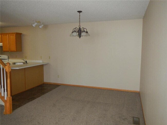 Building Photo - 2454 Oakridge Cir