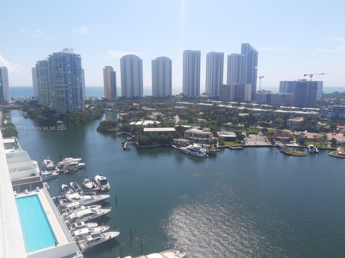 Foto principal - 400 Sunny Isles Blvd