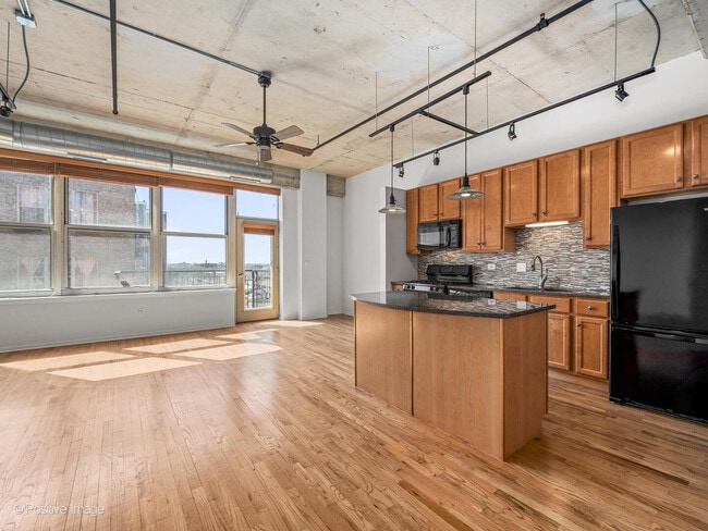 Building Photo - 6 S Laflin St