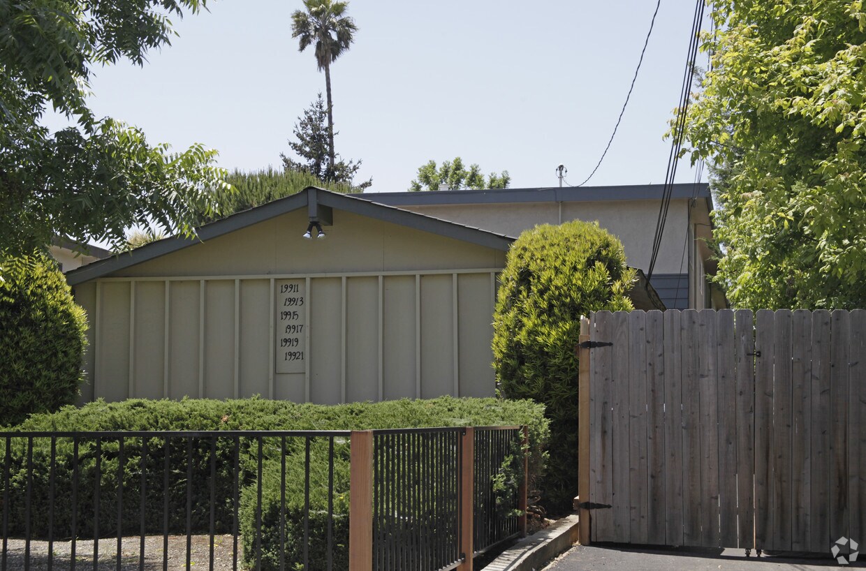 Building Photo - 19911-19921 Anita Ave