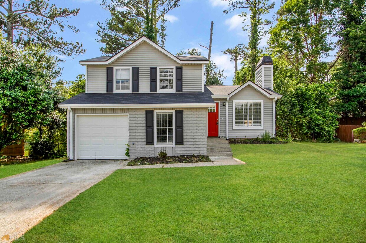 2047 W Bluff Ct, Lithonia, GA 30058 House Rental in Lithonia