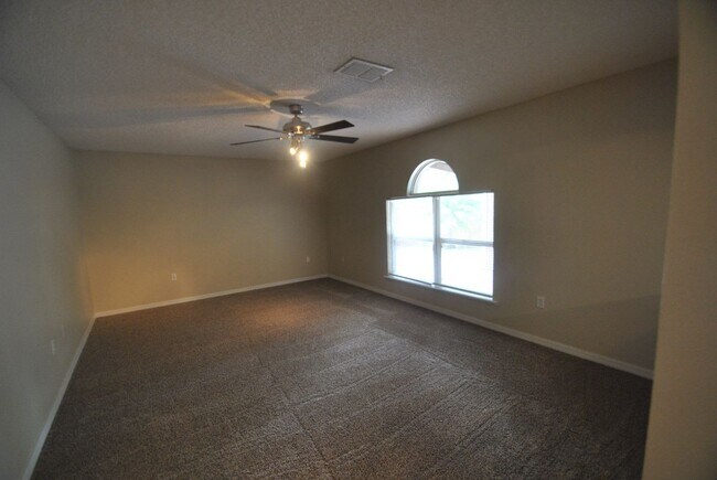 Building Photo - 1034 Jayhil Dr