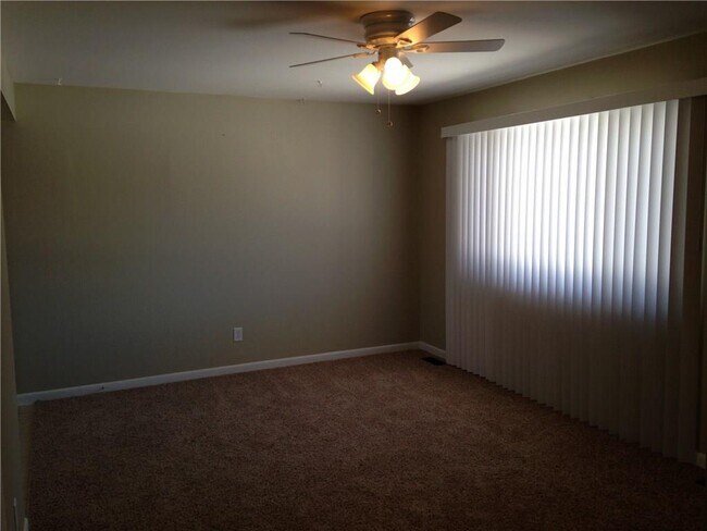 Building Photo - 5 Whitewood Ct