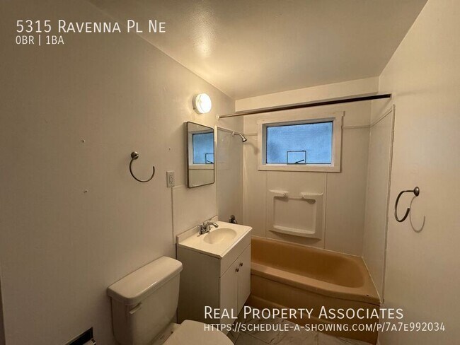 Building Photo - 5315 Ravenna Pl NE