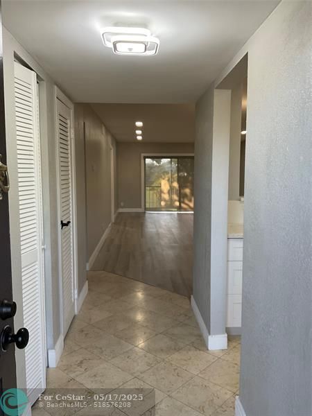 Building Photo - 6101 N Falls Cir Dr