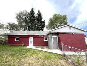 Building Photo - 302 E Clark St