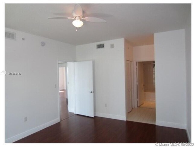 Foto del edificio - 7275 SW 90th Way 302 Miami Fl 33156