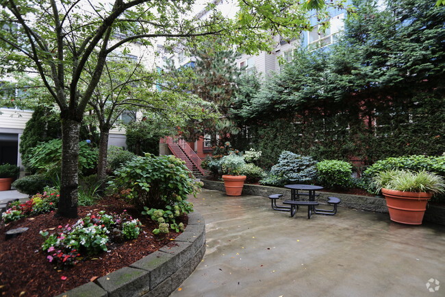 Foto del edificio - Promenade at the Park Apartment Homes