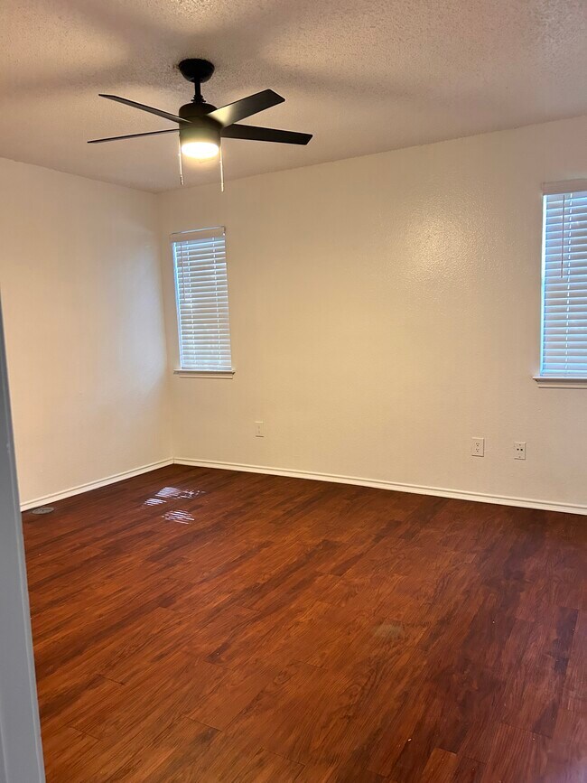 Foto del edificio - 9615 Dalewood-A