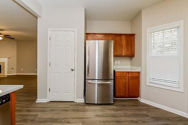 Foto del edificio - 512 Anglewood Trace