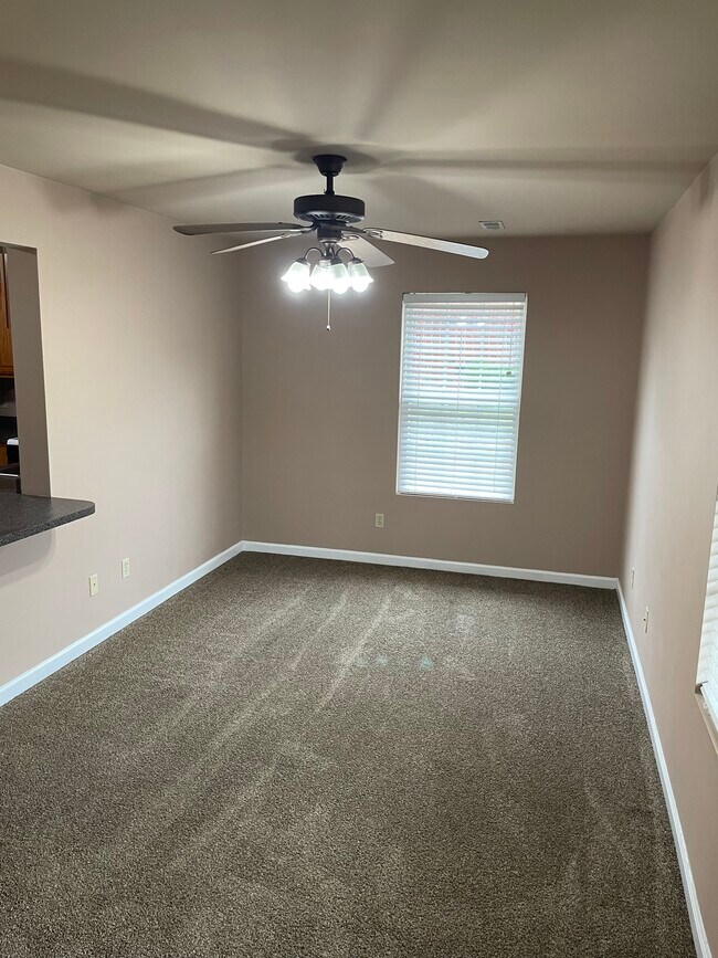 Foto del edificio - 597 Hampton Way