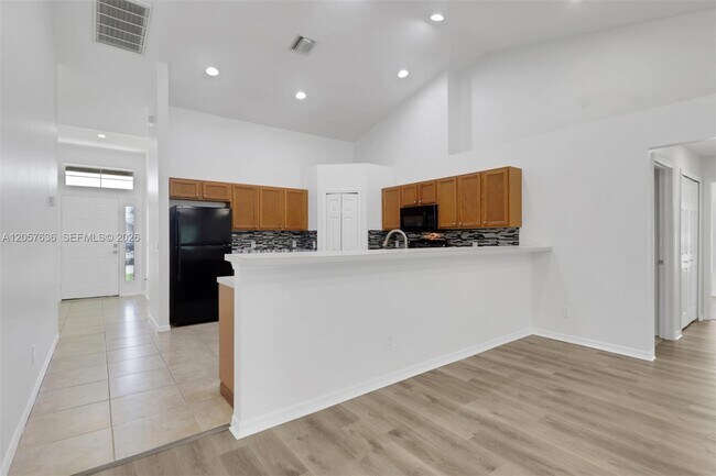 Foto del edificio - 1807 NE 28th St