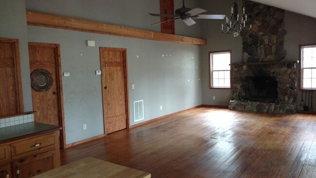 Building Photo - 1832 Green Pond Rd