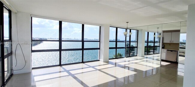 Foto del edificio - 600 NE 36th St
