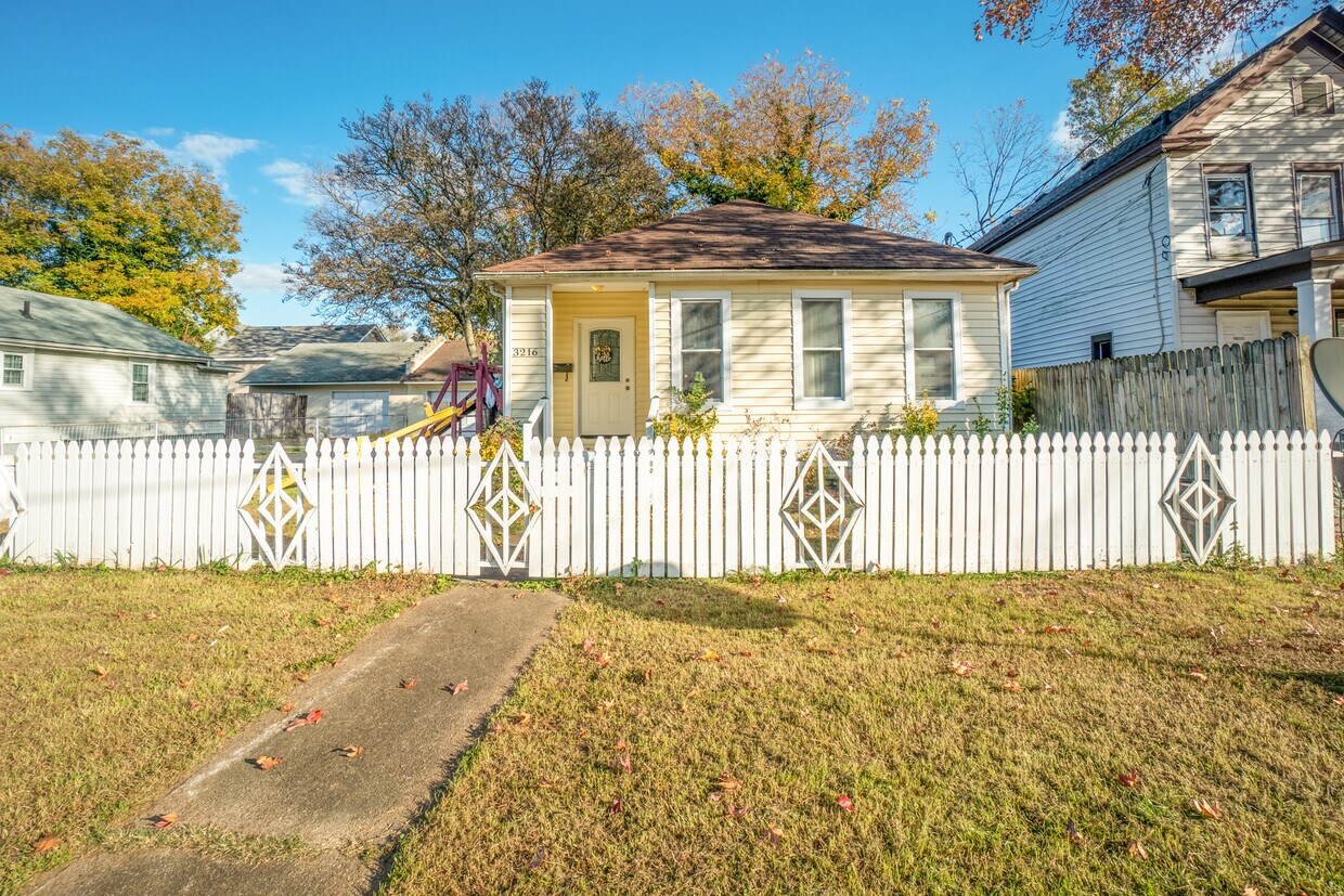 Primary Photo - 3216 Marne Ave