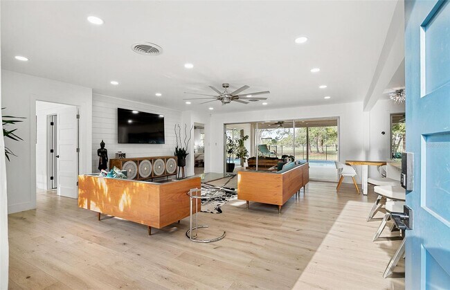 Foto del edificio - 703 Whitfield Ave