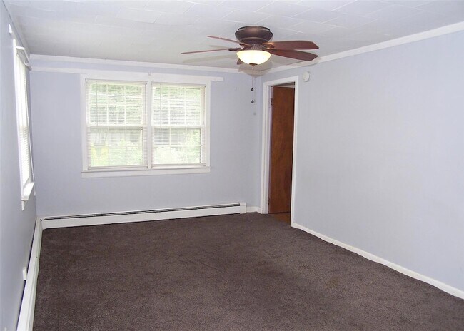 Foto del edificio - 152 W Yaphank Rd