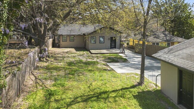 Building Photo - 562 Gary Rd NW