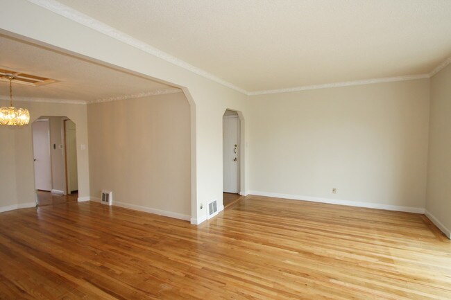Building Photo - 120 Naglee Ave
