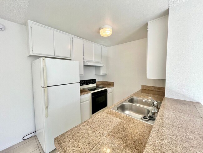 Foto del edificio - 2BD/2BTH with Central A/C, Private Patio, Walk-In Closet, Onsite Laundry, and Parking!