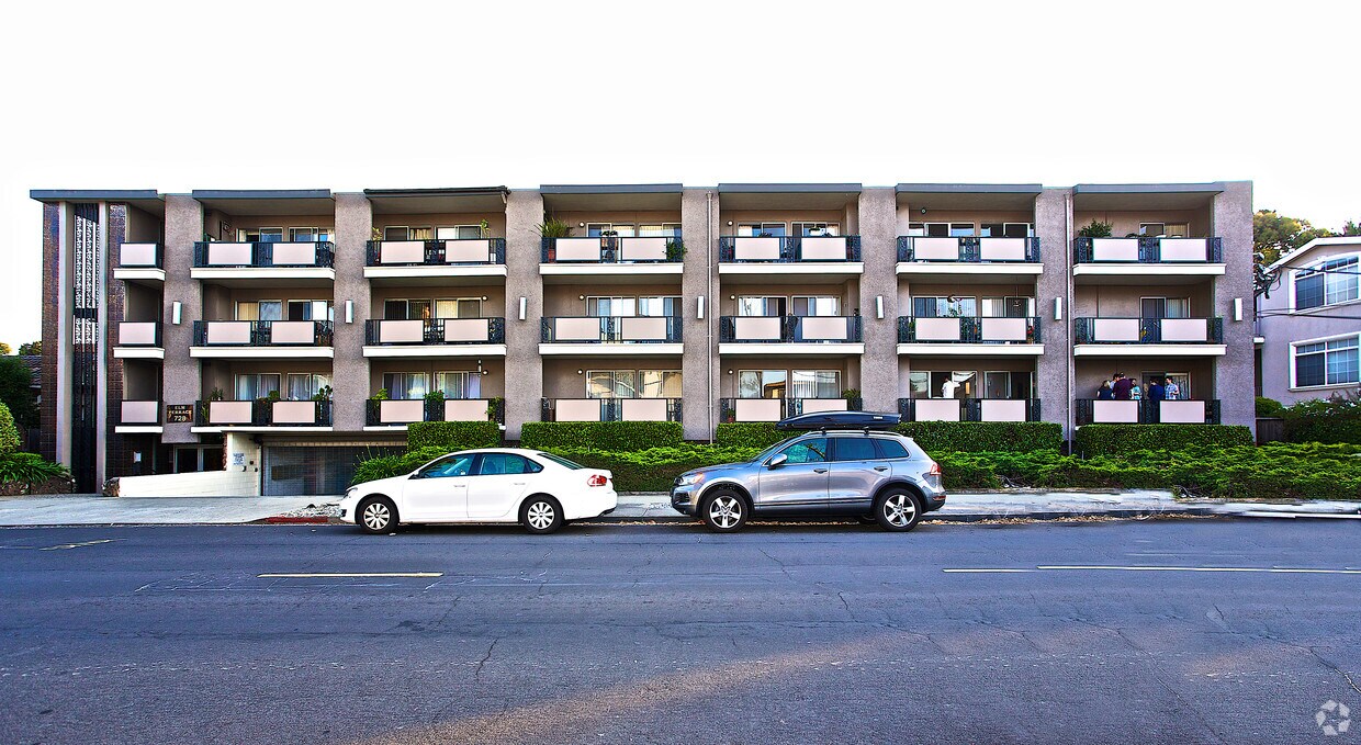 Building Photo - Elm Terrace