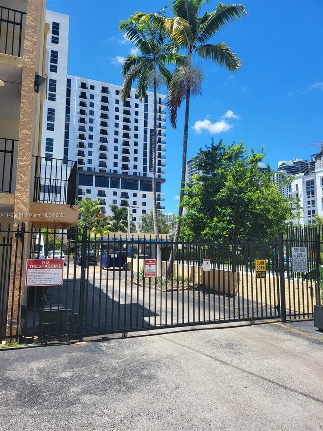 Foto del edificio - 237 SW 13th St