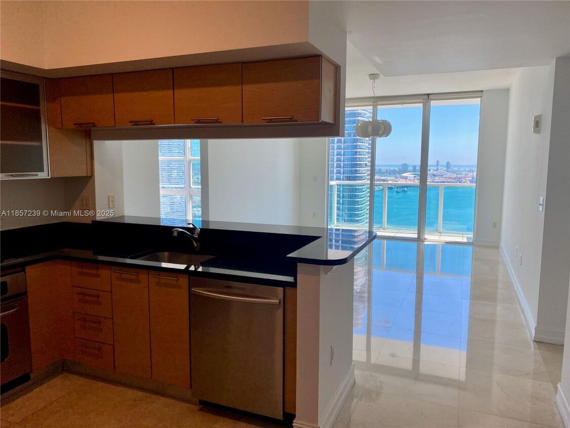 Photo - 31 SE 5th Street 3912, Miami, FL 33131