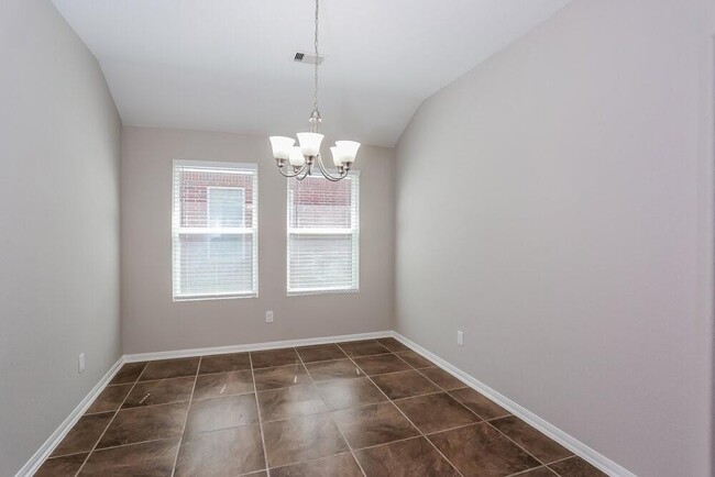 Building Photo - 5202 El Tigre Ln