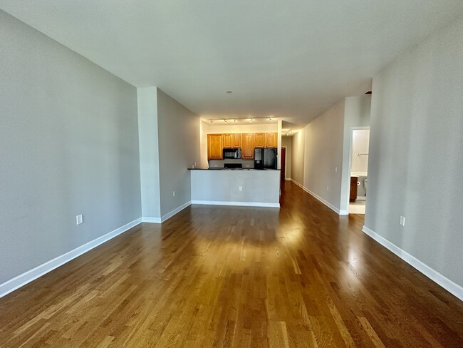 Building Photo - 1235 S Prairie Ave