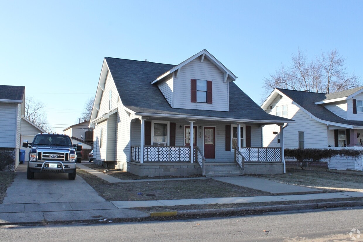Primary Photo - 305 Bowman Ave